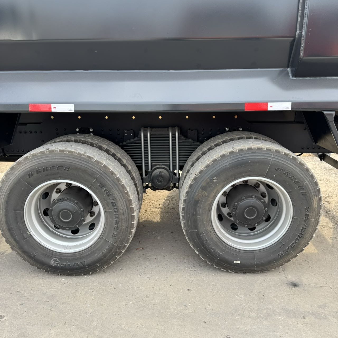 
								Shacman X3000 dump truck full									