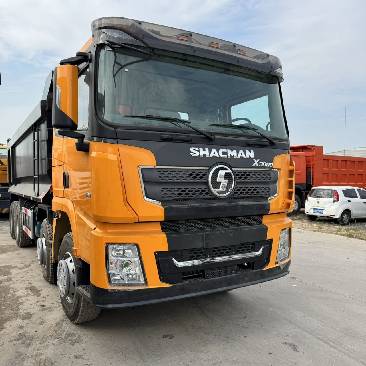 
								Shacman X3000 dump truck full									