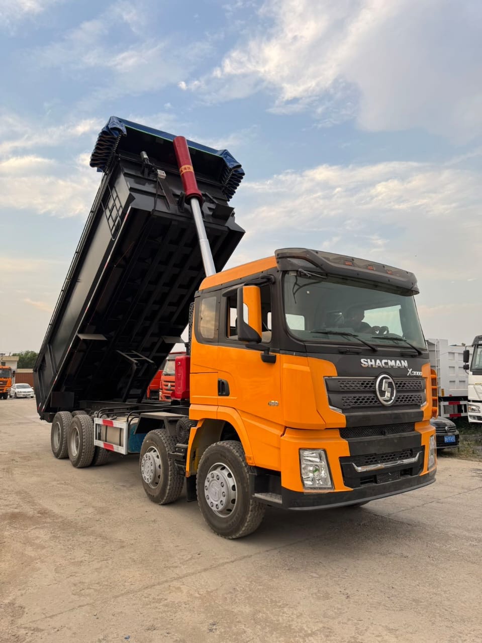 
								Shacman X3000 dump truck full									