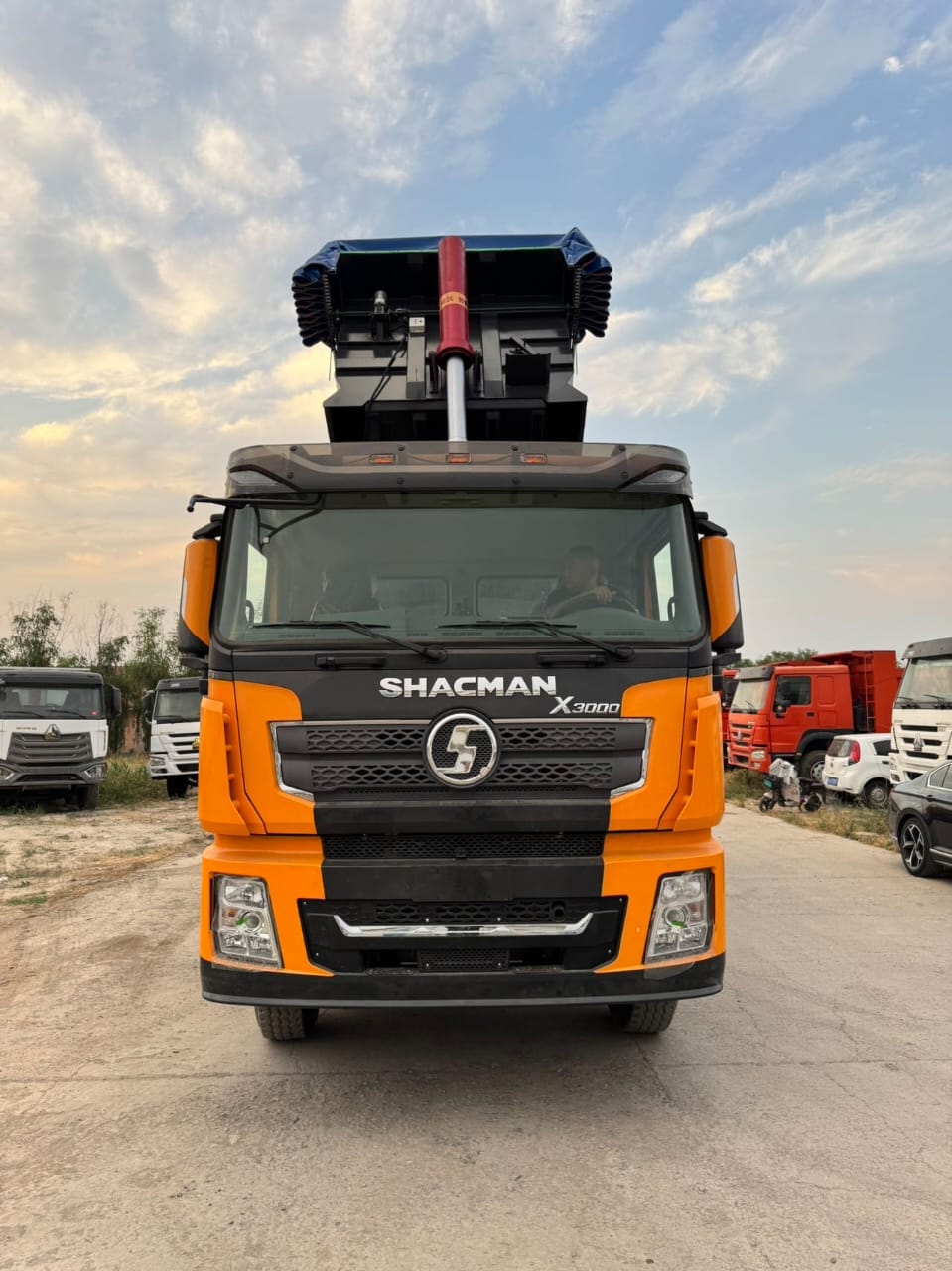 
								Shacman X3000 dump truck full									