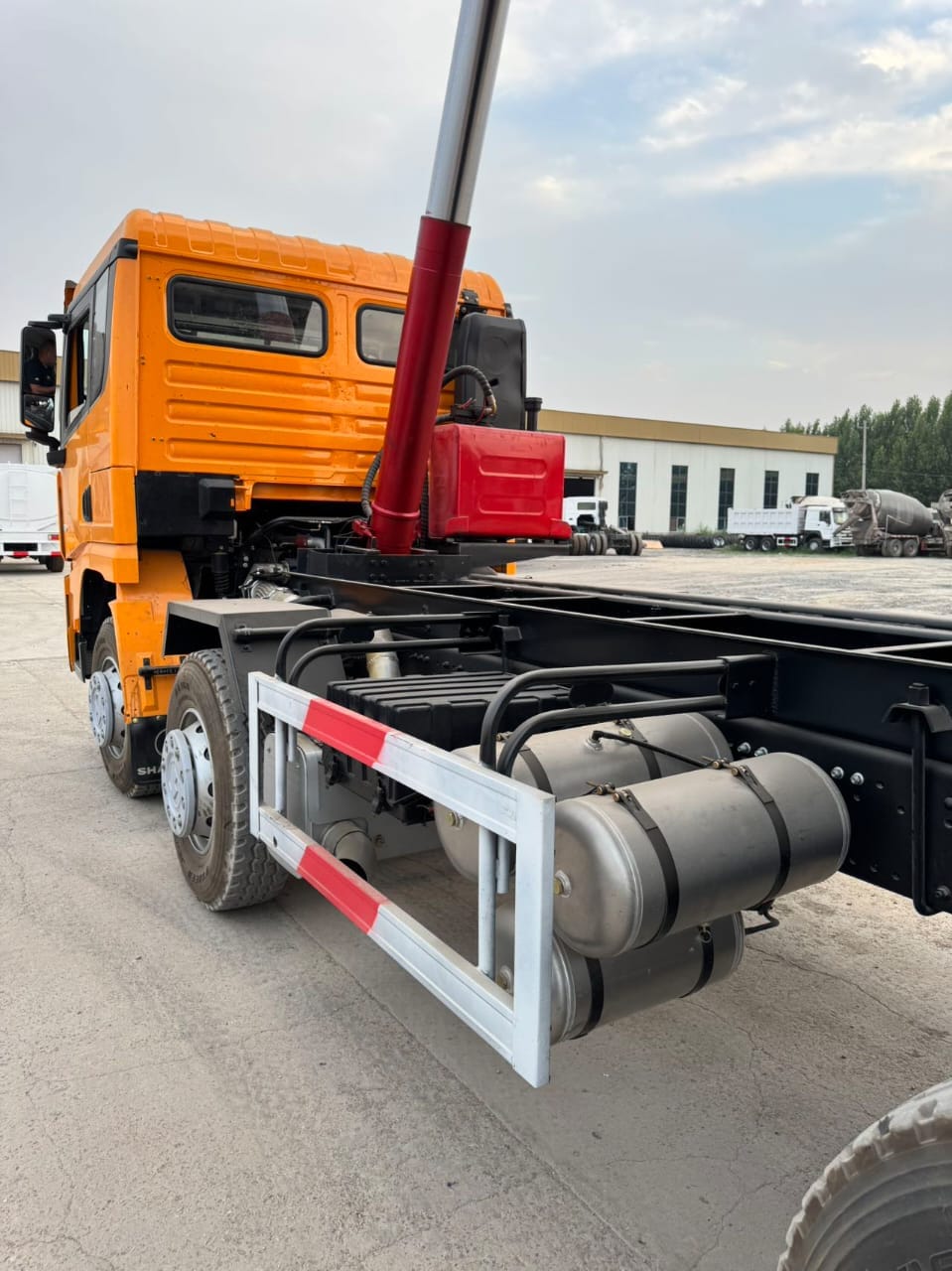 
								Shacman X3000 dump truck full									