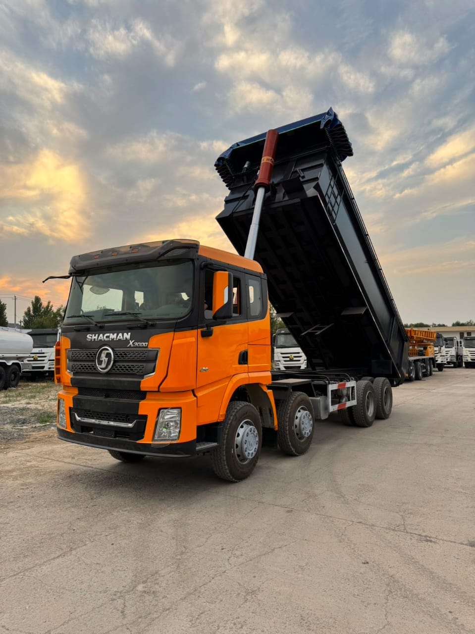 
								Shacman X3000 dump truck full									