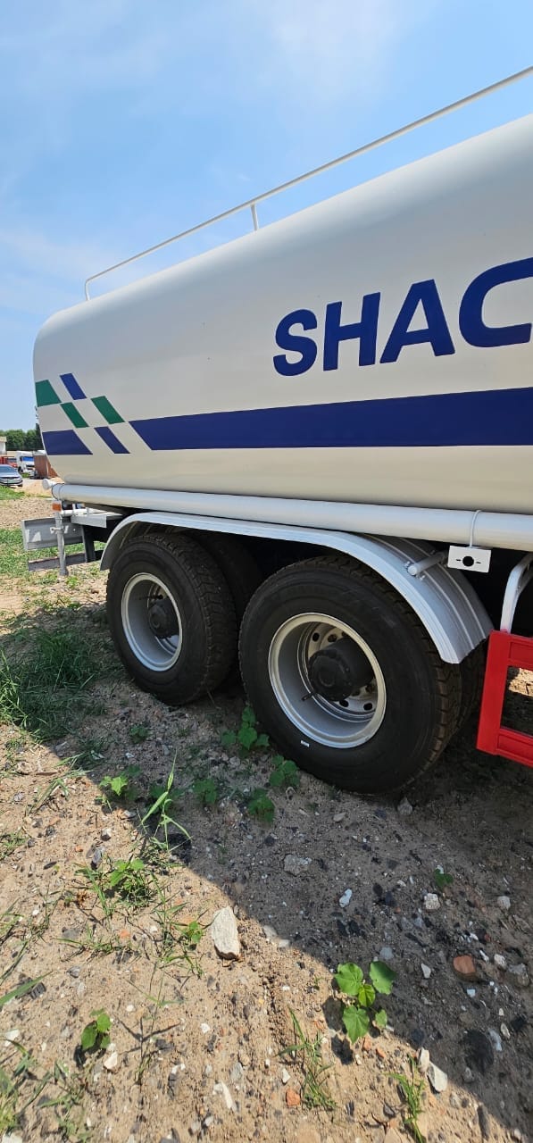 
								Shacman water truck full									