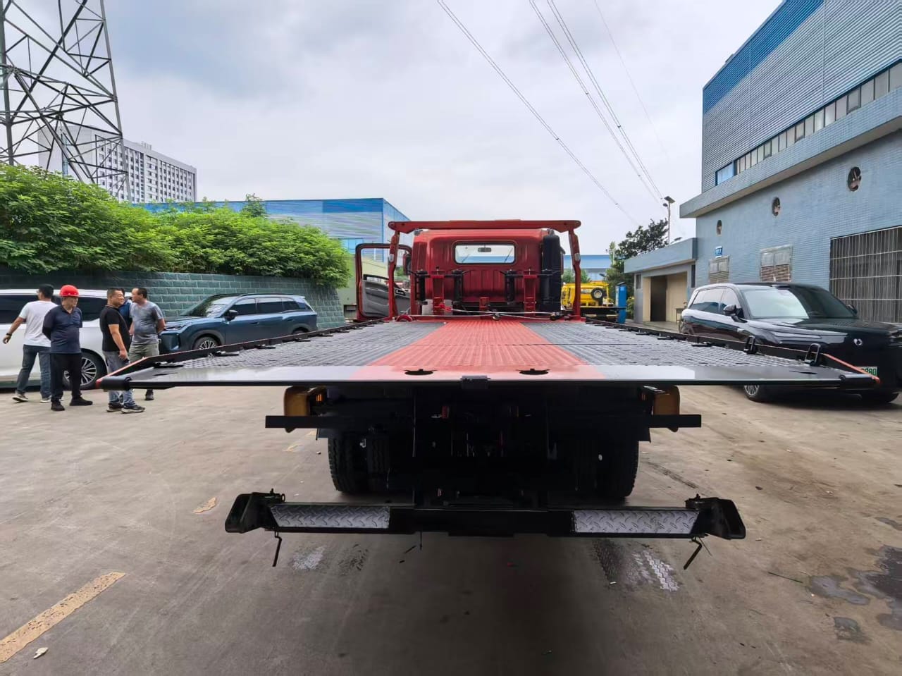 
								Howo wrecker truck full									