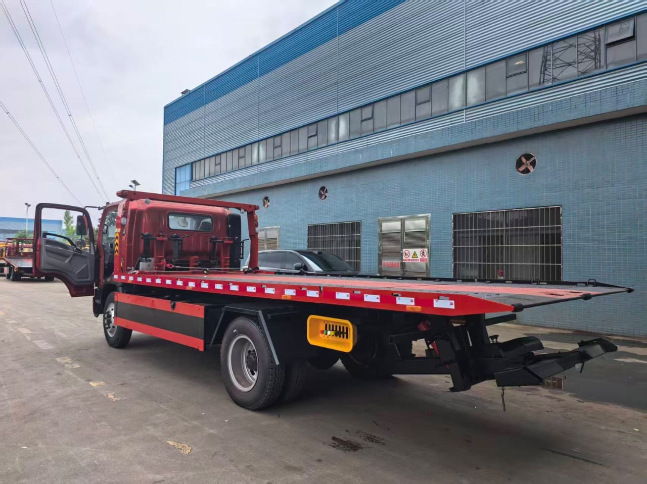 
								Howo wrecker truck full									