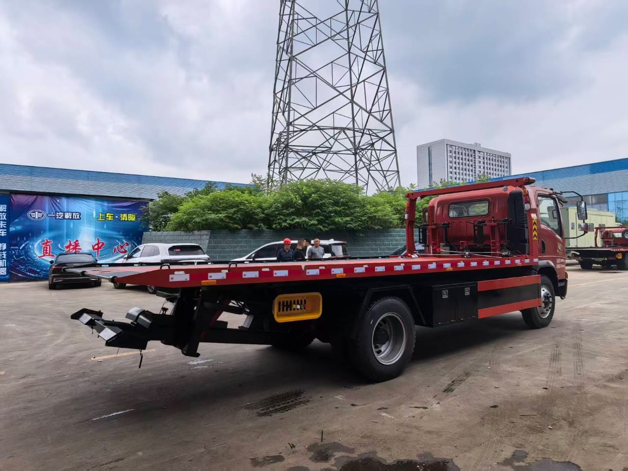 
								Howo wrecker truck full									