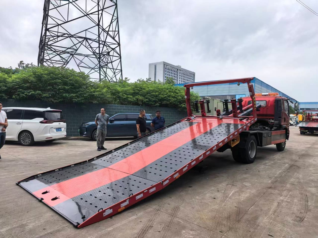 
								Howo wrecker truck full									