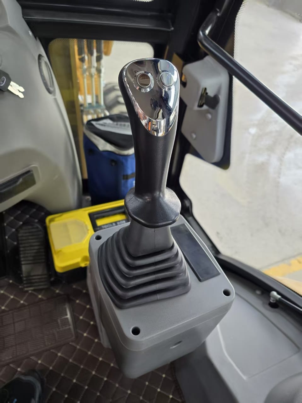 
								Backhoe full									