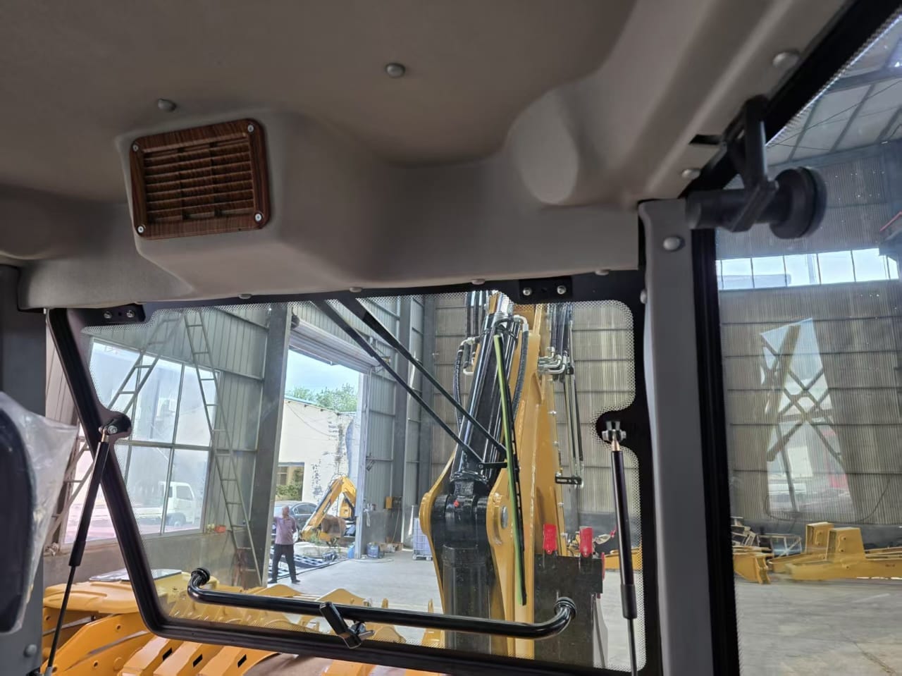 
								Backhoe full									