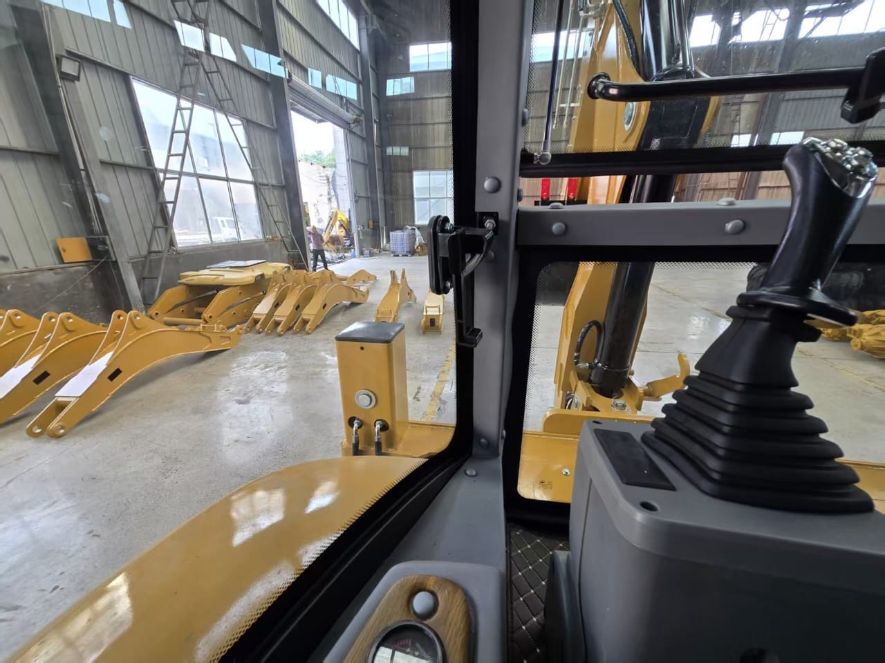
								Backhoe full									