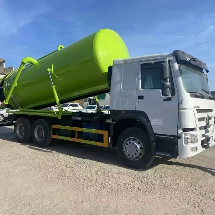 
								Howo sewage truck full									