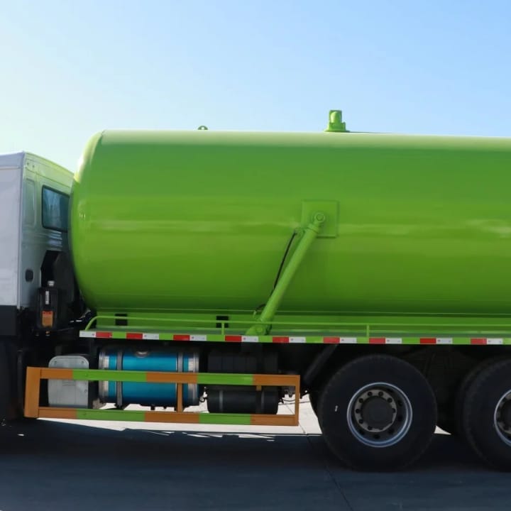 
								Howo sewage truck full									