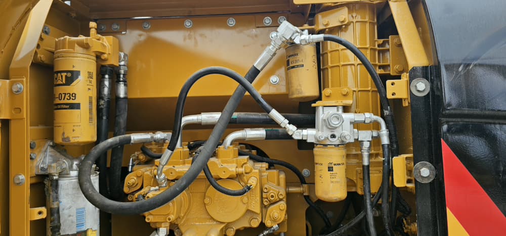 
								CAT 320D2 L full									