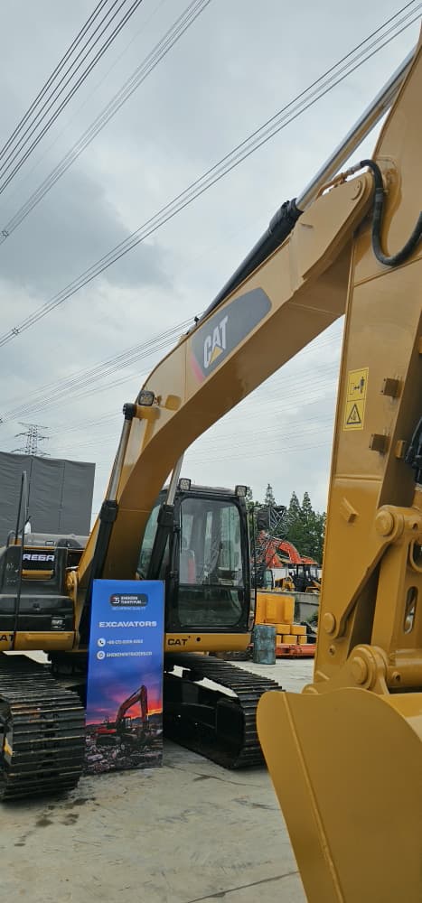 
								CAT 320D2 L full									